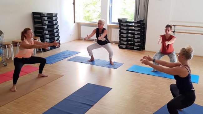 Sportlich in den Herbst vhs bietet noch wenige freie Plätze in Bewegungs- und Fitnesskursen an