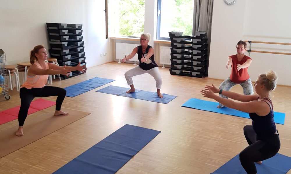 Sportlich in den Herbst vhs bietet noch wenige freie Plätze in Bewegungs- und Fitnesskursen an